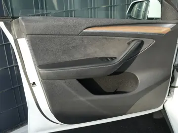 TESLA Model Y Long Range Dual Motor AWD ACC GARANTIE