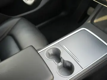 TESLA Model Y Long Range Dual Motor AWD ACC GARANTIE