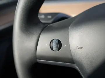 TESLA Model Y Long Range Dual Motor AWD ACC GARANTIE