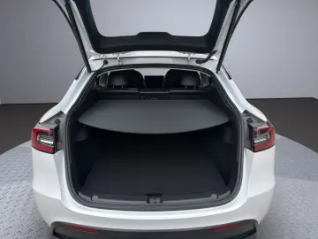 TESLA Model Y RWD AMD Ryzen Kamera Standheizung