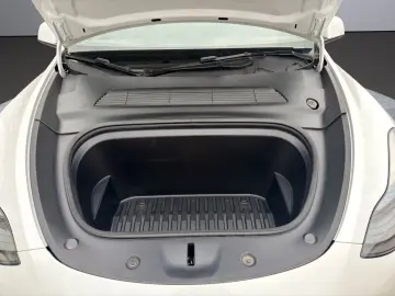 TESLA Model Y RWD AMD Ryzen Kamera Standheizung