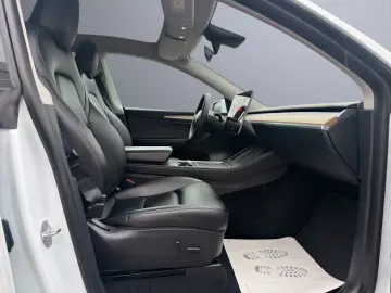 TESLA Model Y RWD AMD Ryzen Kamera Standheizung
