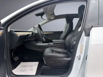 TESLA Model Y RWD AMD Ryzen Kamera Standheizung