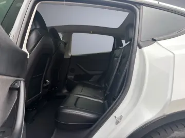 TESLA Model Y RWD AMD Ryzen Kamera Standheizung