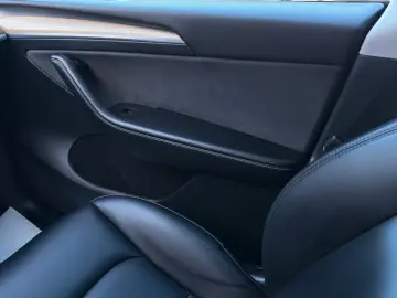 TESLA Model Y RWD AMD Ryzen Kamera Standheizung