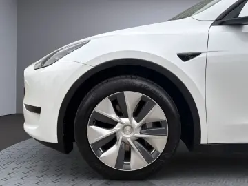 TESLA Model Y RWD AMD Ryzen Kamera Standheizung