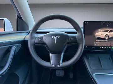 TESLA Model Y RWD AMD Ryzen Kamera Standheizung