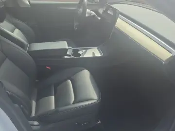 TESLA Model Y LED  Navi  Rückfahrkamera  Leder