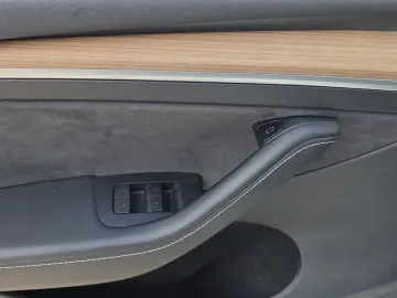 TESLA Model Y LED  Navi  Rückfahrkamera  Leder