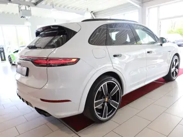 PORSCHE Cayenne E-Hybrid Platinum Edition