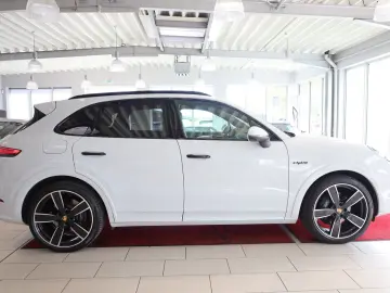 PORSCHE Cayenne E-Hybrid Platinum Edition