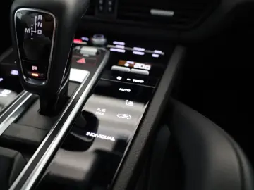 PORSCHE Cayenne E-Hybrid Platinum Edition