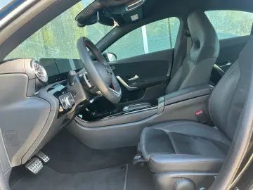 MERCEDES-BENZ CLA 200 d Coupé AMG  DISTRO 360 KEYLES…