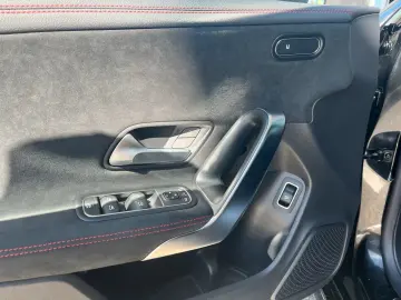 MERCEDES-BENZ CLA 200 d Coupé AMG  DISTRO 360 KEYLES…