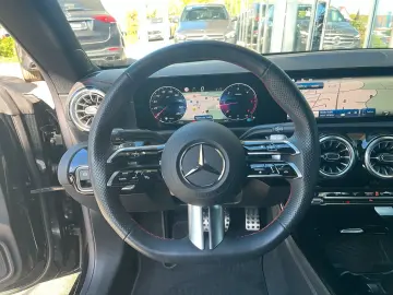 MERCEDES-BENZ CLA 200 d Coupé AMG  DISTRO 360 KEYLES…