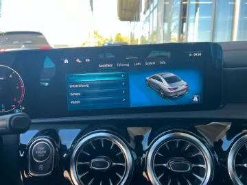 MERCEDES-BENZ CLA 200 d Coupé AMG  DISTRO 360 KEYLES…