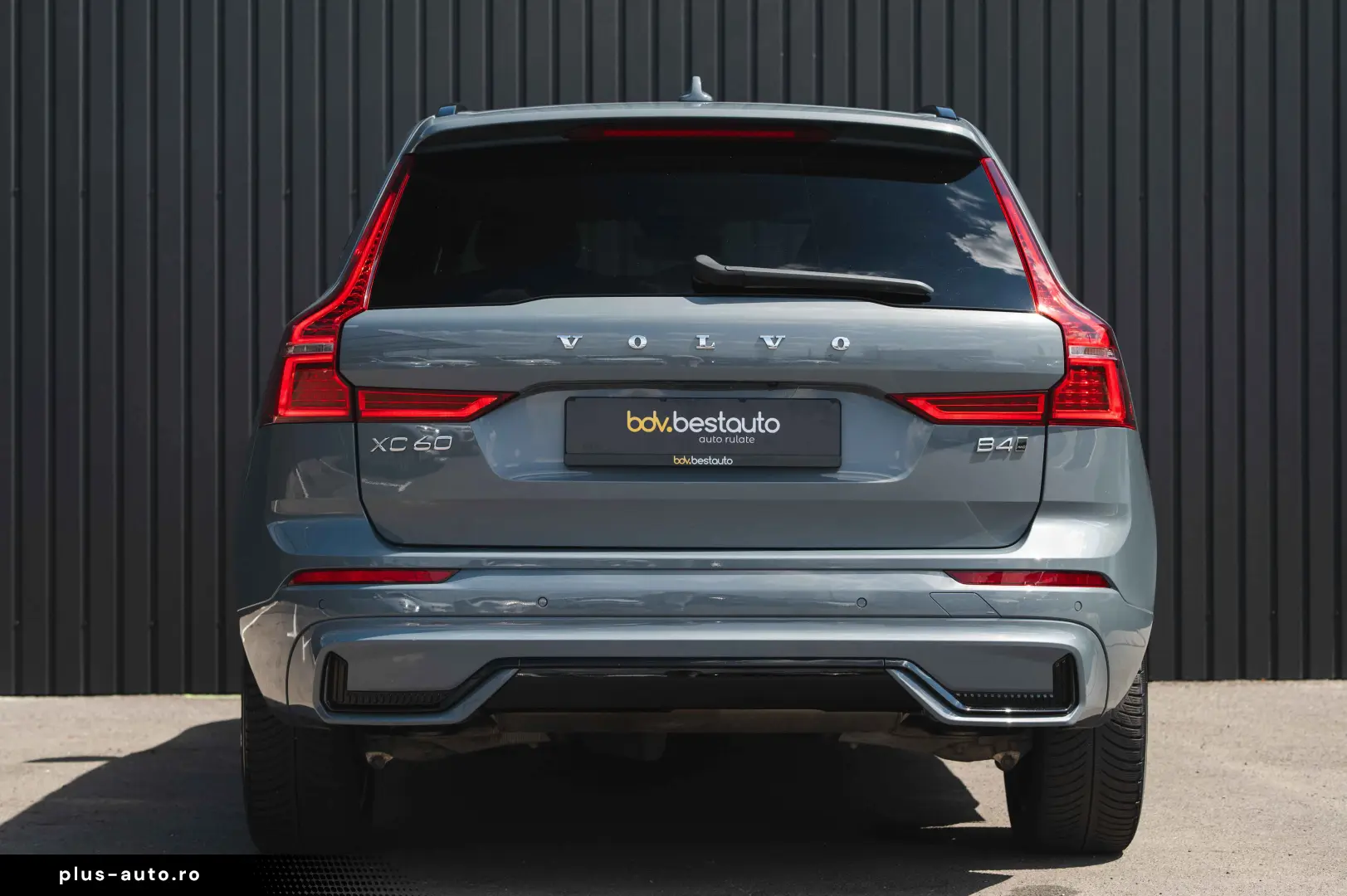 Volvo XC 60 B4 MHEV AWD R-Design