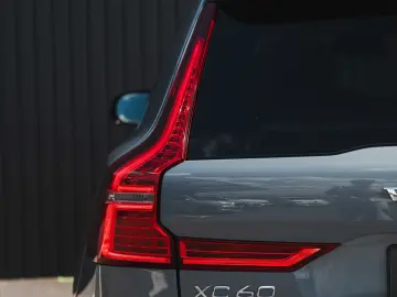 Volvo XC 60 B4 MHEV AWD R-Design