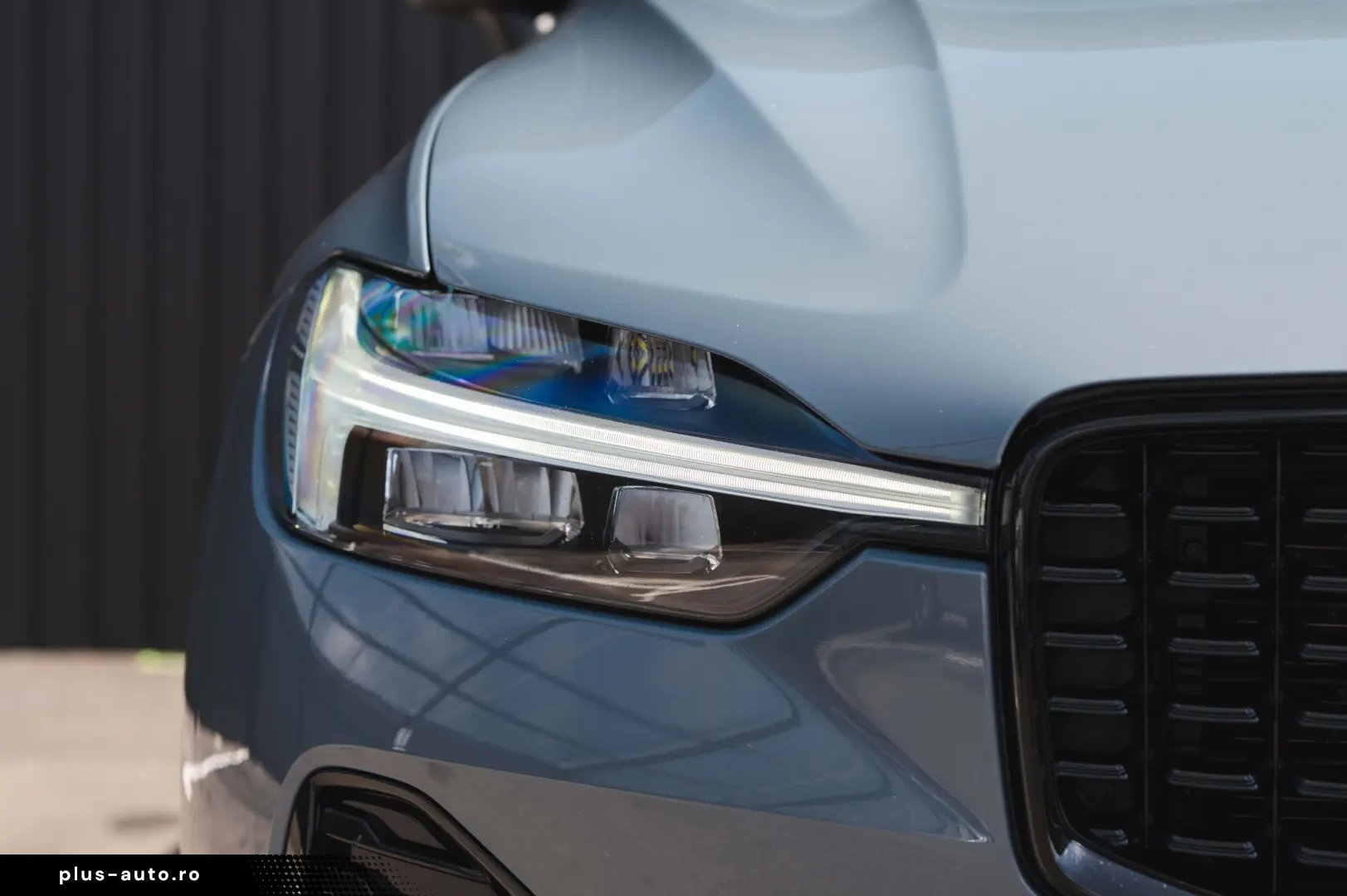 Volvo XC 60 B4 MHEV AWD R-Design