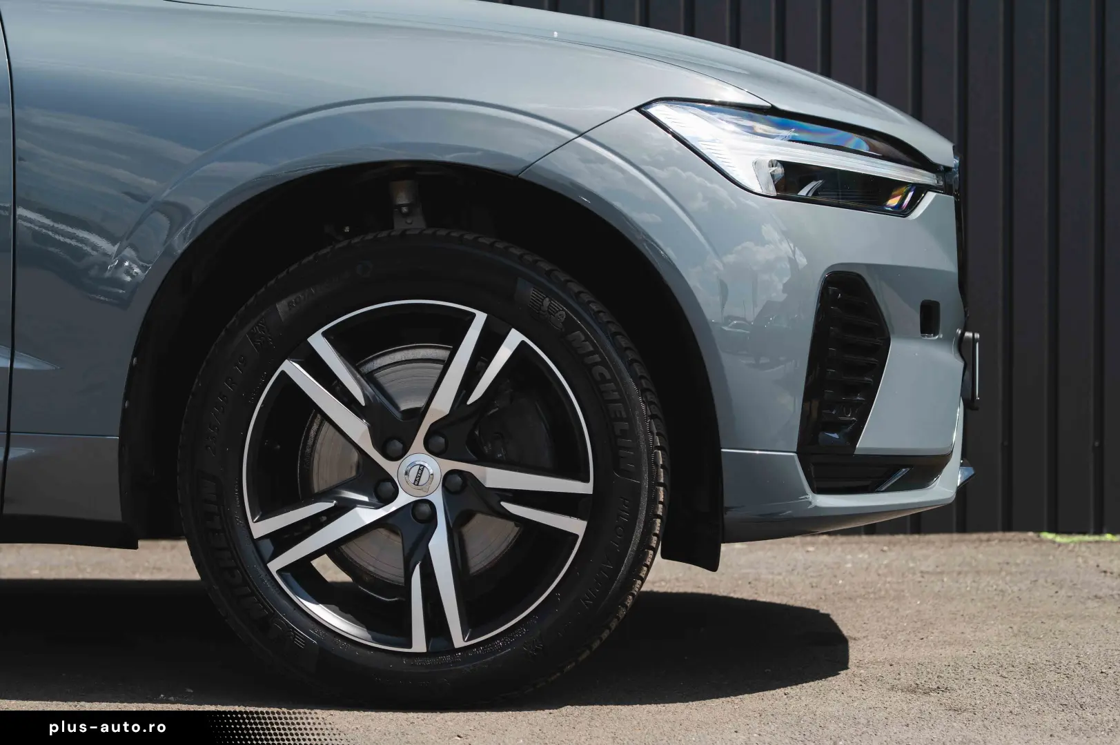 Volvo XC 60 B4 MHEV AWD R-Design