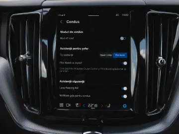 Volvo XC 60 B4 MHEV AWD R-Design