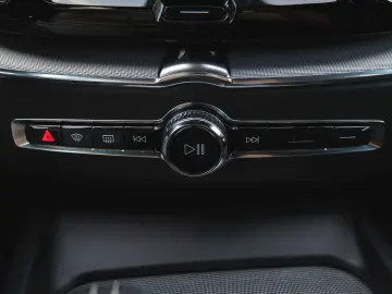 Volvo XC 60 B4 MHEV AWD R-Design