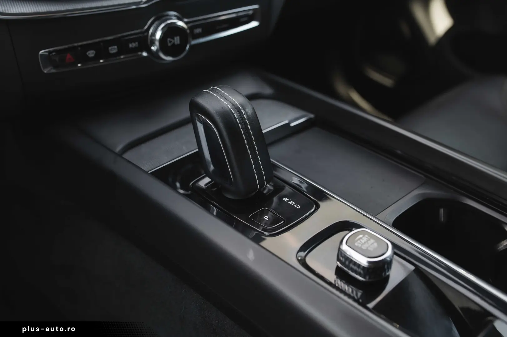 Volvo XC 60 B4 MHEV AWD R-Design