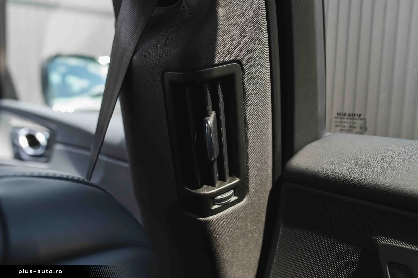 Volvo XC 60 B4 MHEV AWD R-Design