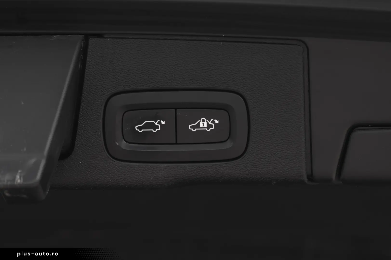 Volvo XC 60 B4 MHEV AWD R-Design