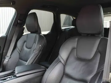 Volvo XC 60 B4 MHEV AWD R-Design