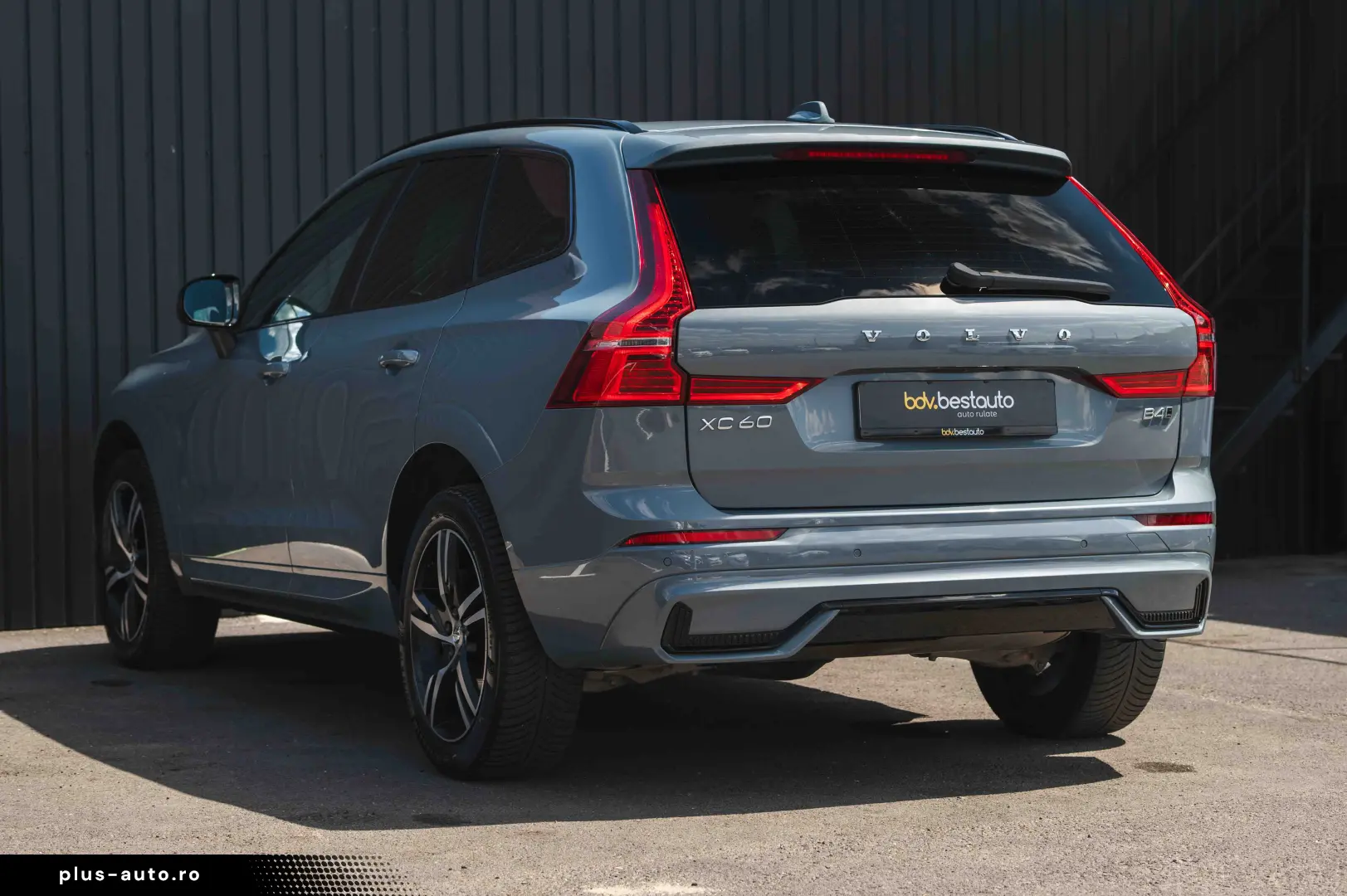 Volvo XC 60 B4 MHEV AWD R-Design