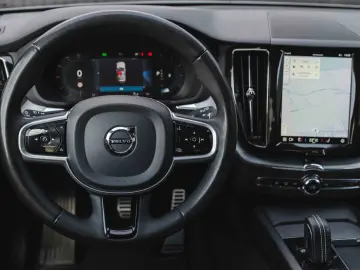 Volvo XC 60 B4 MHEV AWD R-Design