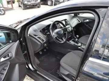 Ford Focus Titanium 1.0i -benzin (2015)