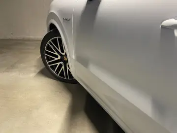 PORSCHE Cayenne E-Hybrid   Luftfederung   BOSE   22-Zoll