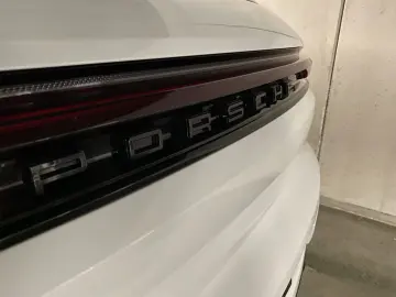 PORSCHE Cayenne E-Hybrid   Luftfederung   BOSE   22-Zoll