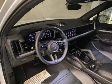 PORSCHE Cayenne E-Hybrid   Luftfederung   BOSE   22-Zoll