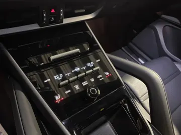 PORSCHE Cayenne E-Hybrid   Luftfederung   BOSE   22-Zoll