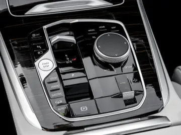 BMW X5 xDrive50e M SPORT H K HuD AHK DA 360  PANO