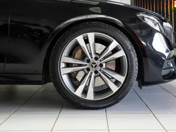 MERCEDES-BENZ E 300 AMG LINE  BURMESTER TRAPA