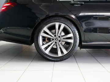 MERCEDES-BENZ E 300 AMG LINE  BURMESTER TRAPA