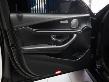 MERCEDES-BENZ E 300 AMG LINE  BURMESTER TRAPA
