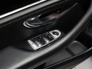 MERCEDES-BENZ E 300 AMG LINE  BURMESTER TRAPA