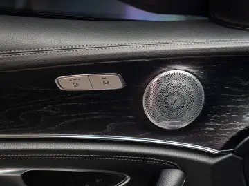 MERCEDES-BENZ E 300 AMG LINE  BURMESTER TRAPA