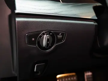 MERCEDES-BENZ E 300 AMG LINE  BURMESTER TRAPA