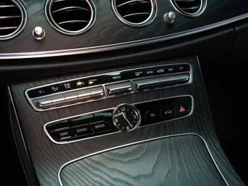 MERCEDES-BENZ E 300 AMG LINE  BURMESTER TRAPA