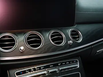 MERCEDES-BENZ E 300 AMG LINE  BURMESTER TRAPA