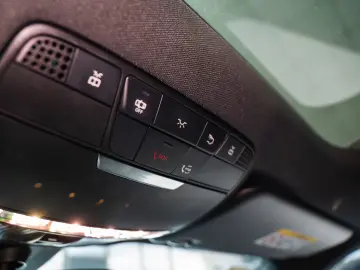 MERCEDES-BENZ E 300 AMG LINE  BURMESTER TRAPA