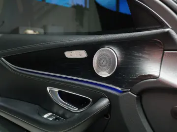 MERCEDES-BENZ E 300 AMG LINE  BURMESTER TRAPA