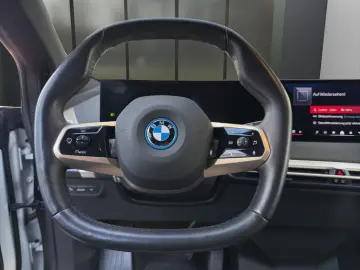 BMW iX M60 ELEKTRO LASER NAVI HUD PANO 360  22  AHK