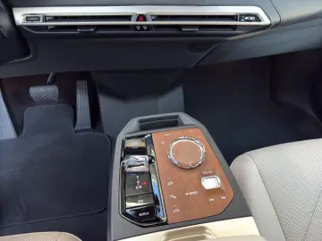 BMW iX M60 ELEKTRO LASER NAVI HUD PANO 360  22  AHK